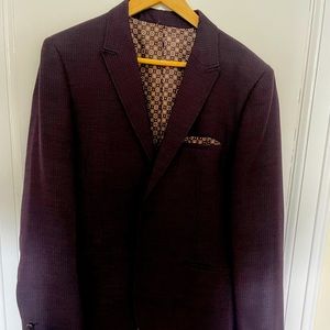 Maroon blazer, Enrique Morano